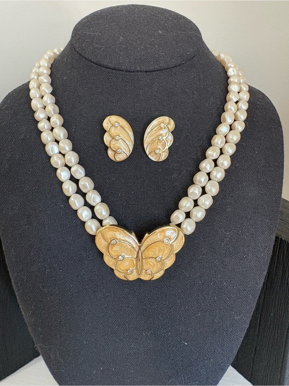 KJL for avon Kenneth Jay Lane faux pearl enamel butterfly necklace earrings 19”